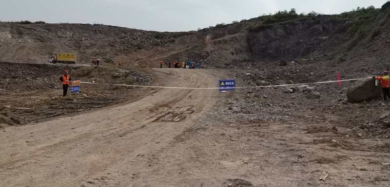 霍山县建筑垃圾综合处理资源化利用项目场平工程首次爆破成功