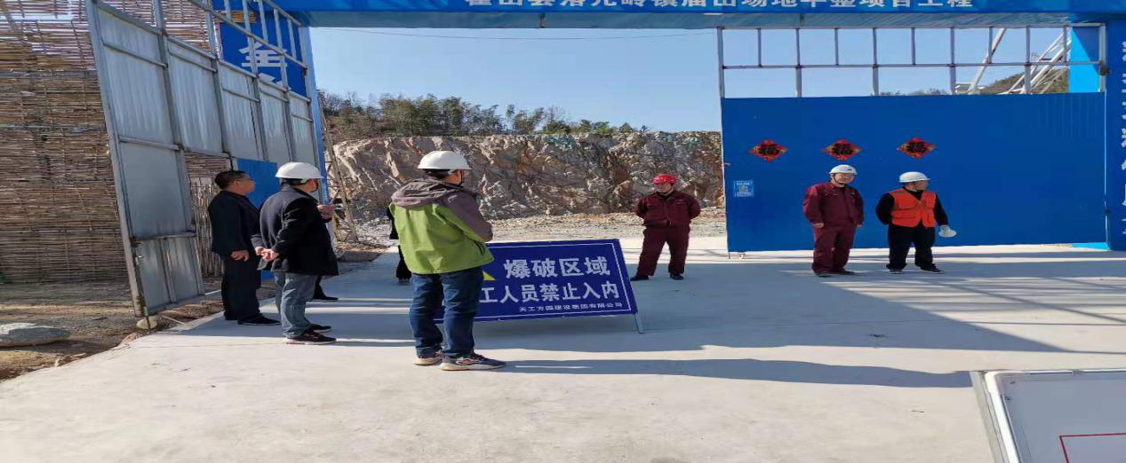 落儿岭庙山场平首爆成功